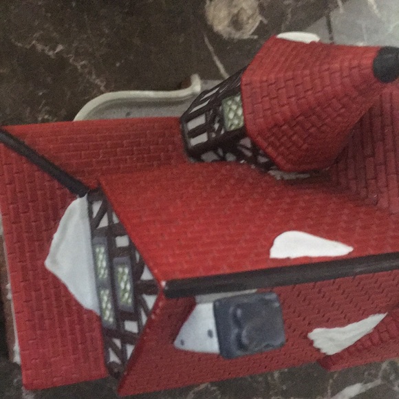 Miniature house size 8 by 8 by 5 inches - Picture 15 of 17